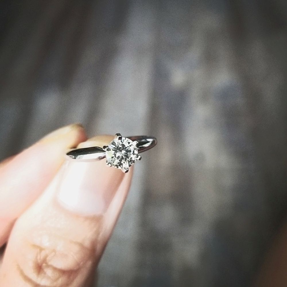 🍒EUC🍒 AMORA (MIRA) MOISSANITE 14K WHITE GOLD RING